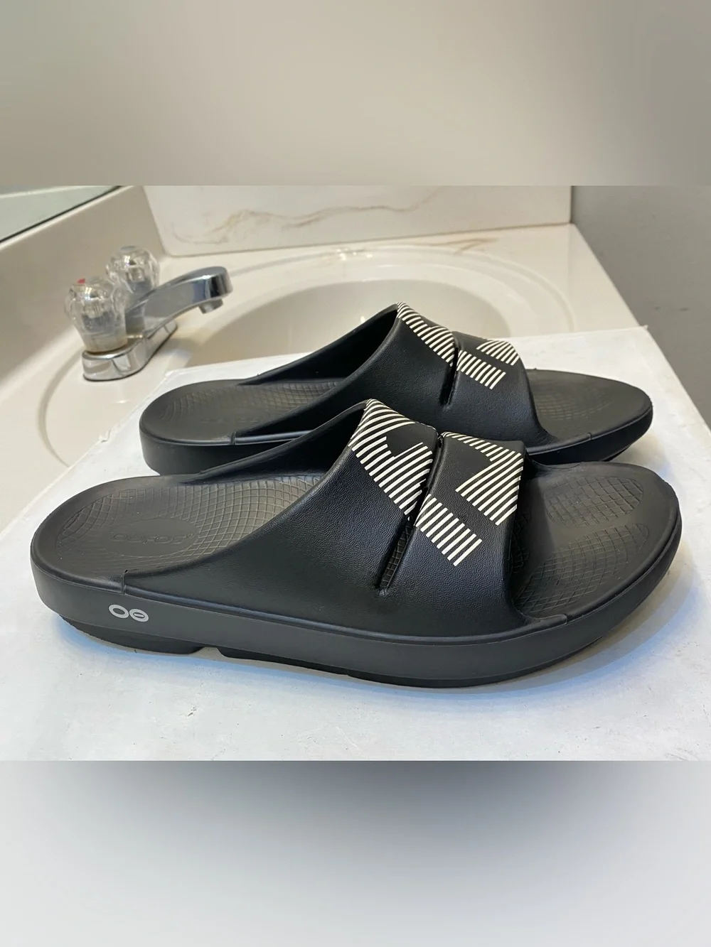 OOFOS men’s size